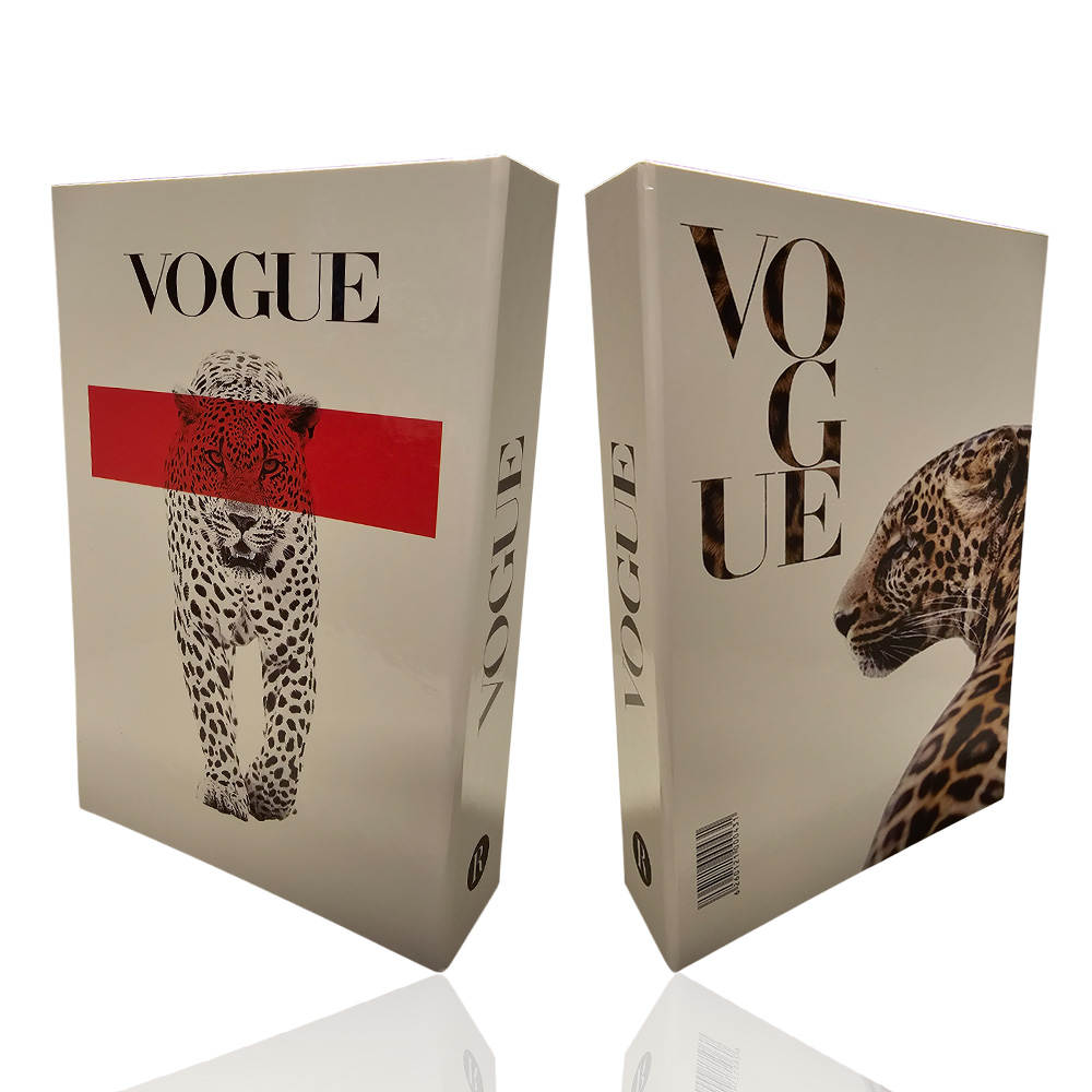کتاب دکوری 2 رو مدل مجله ووگ Vogue